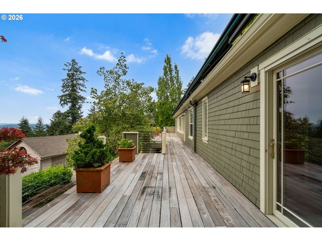 4621 Sw HILLSIDE Dr, Portland, OR 97221