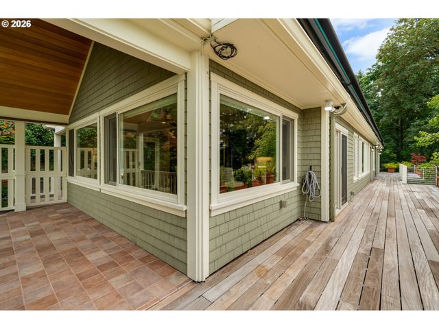 4621 Sw HILLSIDE Dr, Portland, OR 97221