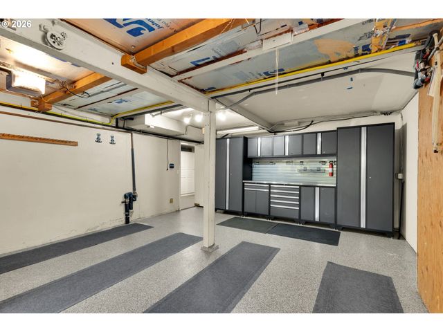 4621 Sw HILLSIDE Dr, Portland, OR 97221