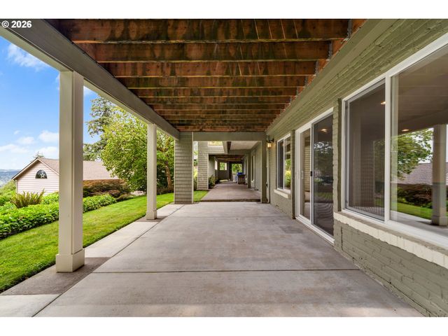 4621 Sw HILLSIDE Dr, Portland, OR 97221