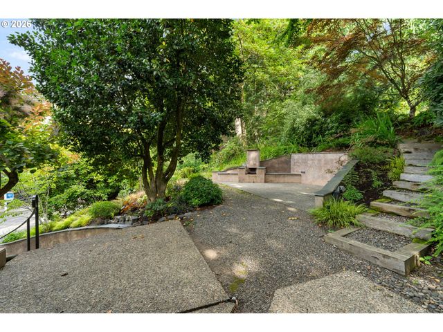 4621 Sw HILLSIDE Dr, Portland, OR 97221