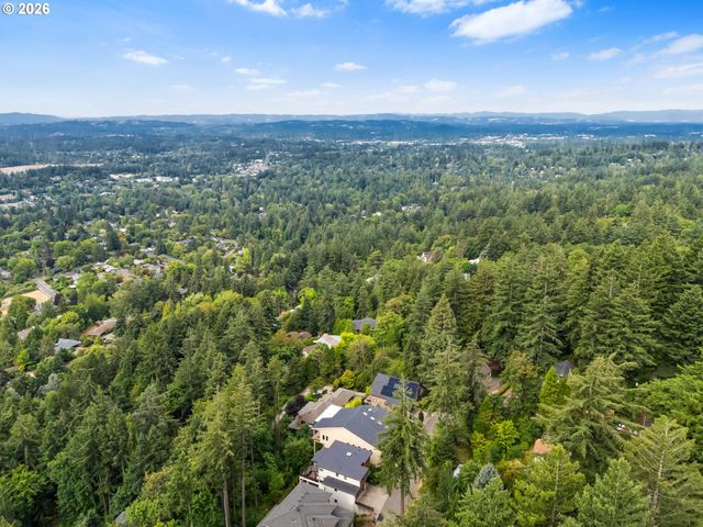 4621 Sw HILLSIDE Dr, Portland, OR 97221