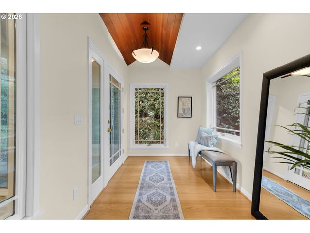 4621 Sw HILLSIDE Dr, Portland, OR 97221