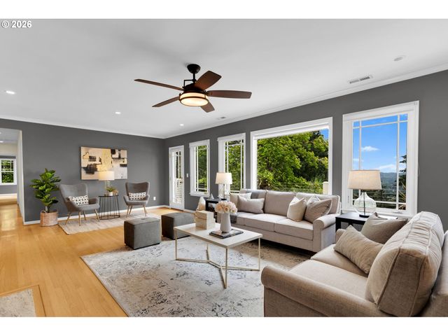 4621 Sw HILLSIDE Dr, Portland, OR 97221