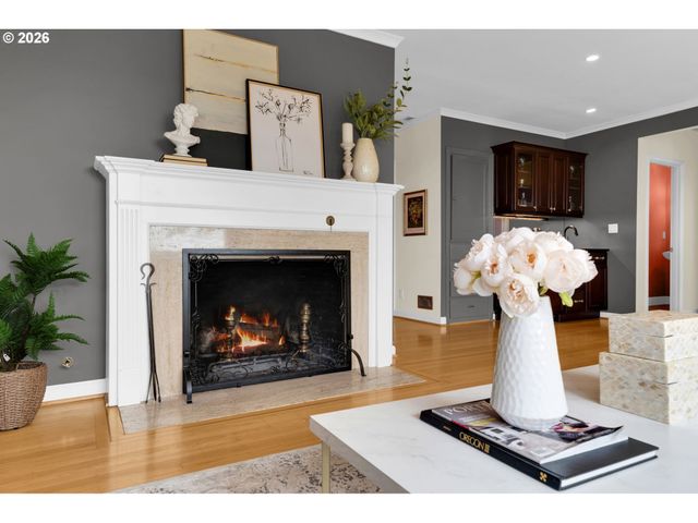 4621 Sw HILLSIDE Dr, Portland, OR 97221