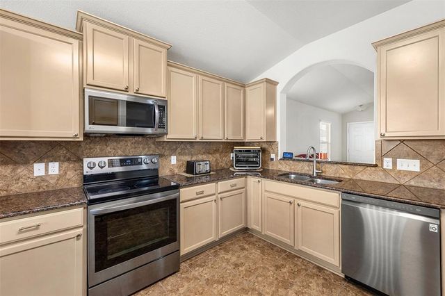 320 Ammonite LN, Jarrell, TX 76537