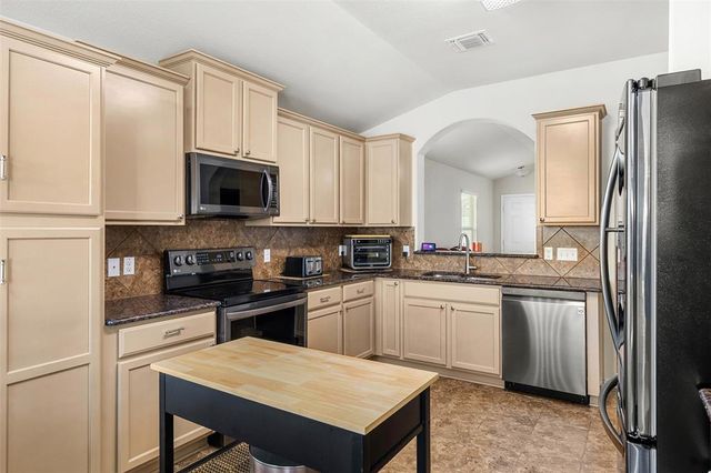 320 Ammonite LN, Jarrell, TX 76537