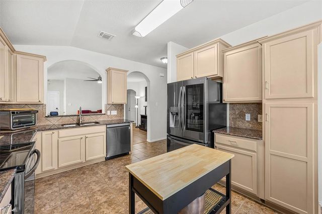 320 Ammonite LN, Jarrell, TX 76537