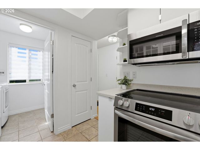 11683 Sw BOONES BEND Dr, Beaverton, OR 97008