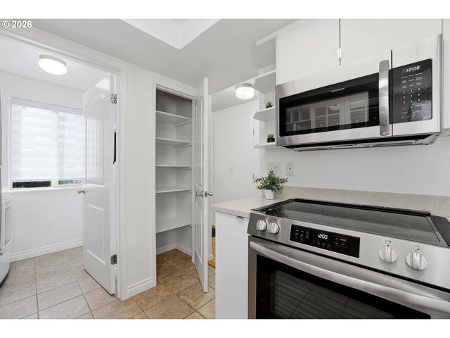 11683 Sw BOONES BEND Dr, Beaverton, OR 97008