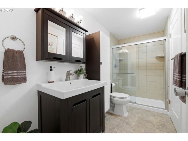 11683 Sw BOONES BEND Dr, Beaverton, OR 97008