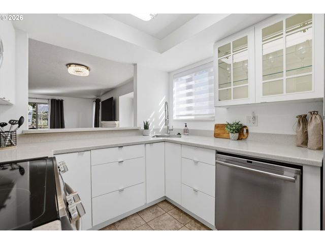 11683 Sw BOONES BEND Dr, Beaverton, OR 97008