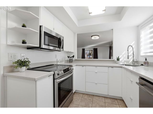 11683 Sw BOONES BEND Dr, Beaverton, OR 97008