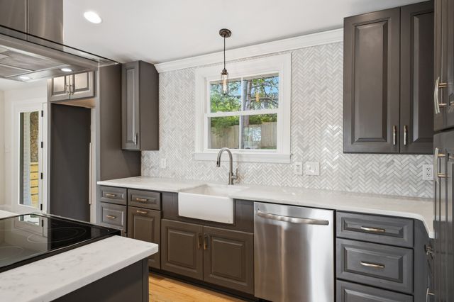 2515 Sleepy Hollow Dr, Nashville, TN 37217
