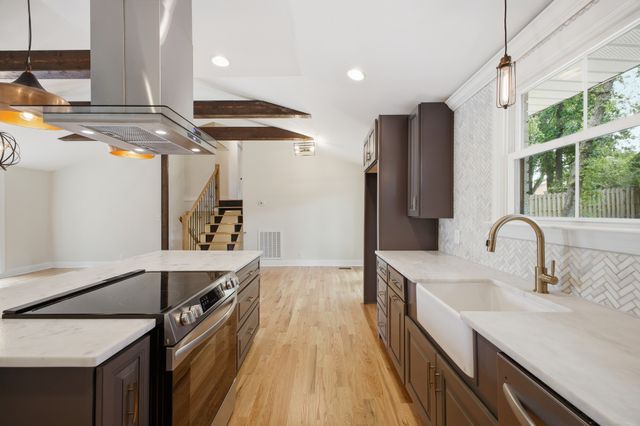 2515 Sleepy Hollow Dr, Nashville, TN 37217