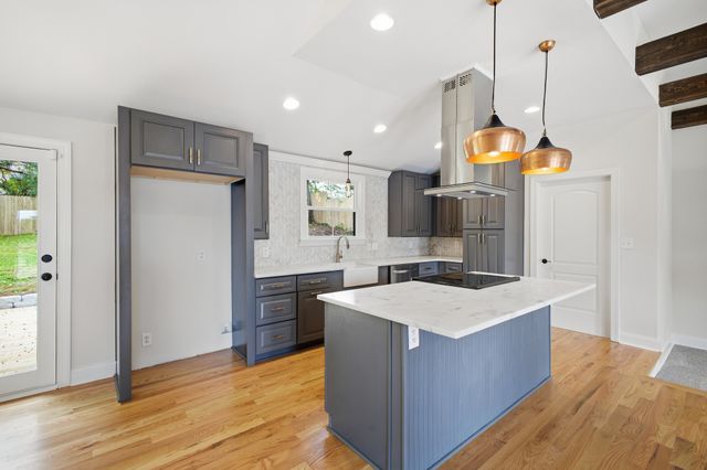 2515 Sleepy Hollow Dr, Nashville, TN 37217