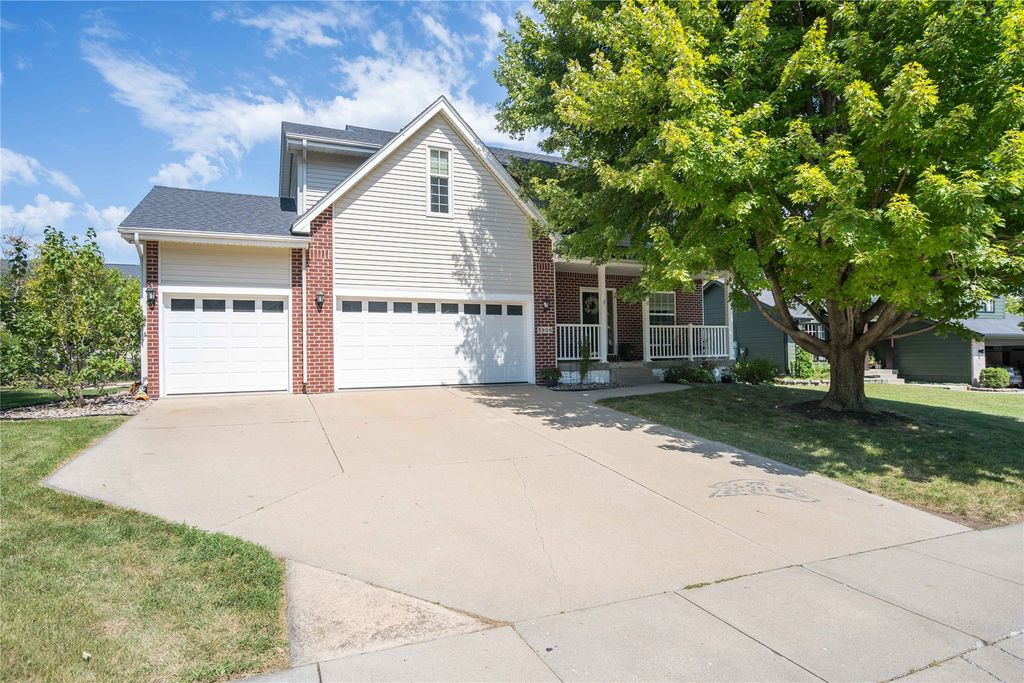 3906 NW Seasons Court, Ankeny, IA 50023