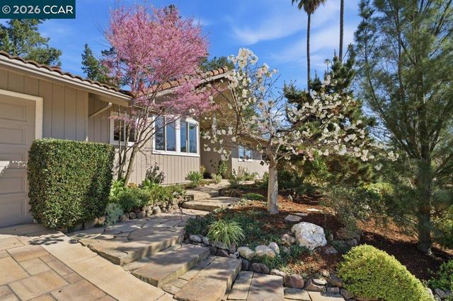 923 Camino Ricardo, Moraga, CA 94556