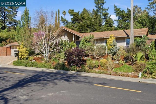 923 Camino Ricardo, Moraga, CA 94556