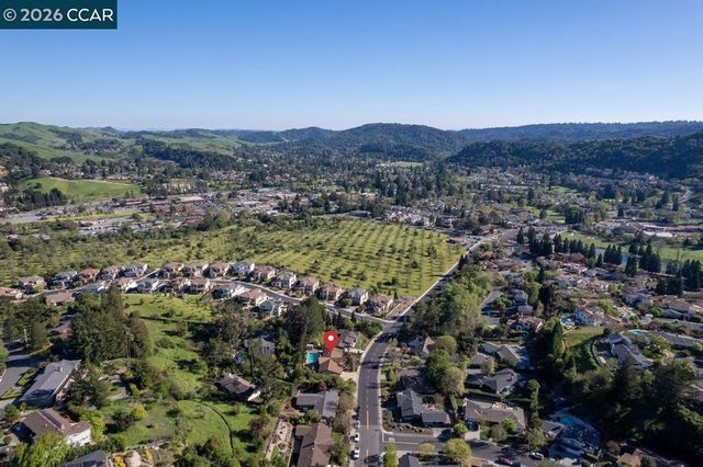 923 Camino Ricardo, Moraga, CA 94556