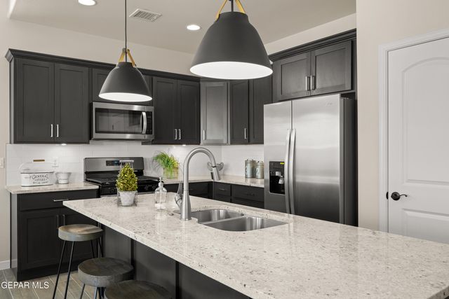 713 Paseo Modesto Drive, Horizon City, TX 79928