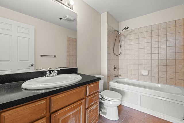 470 W Mahogany Court 408, Palatine, IL 60067
