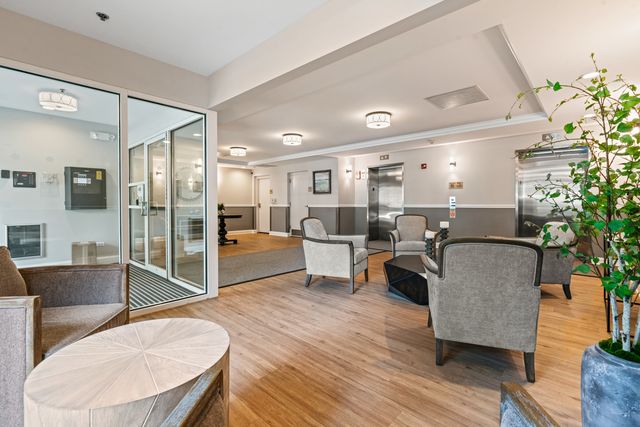 470 W Mahogany Court 408, Palatine, IL 60067