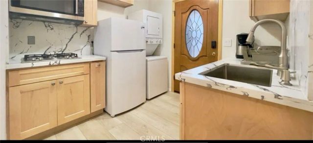 5921 Fallbrook Avenue, Woodland Hills, CA 91367