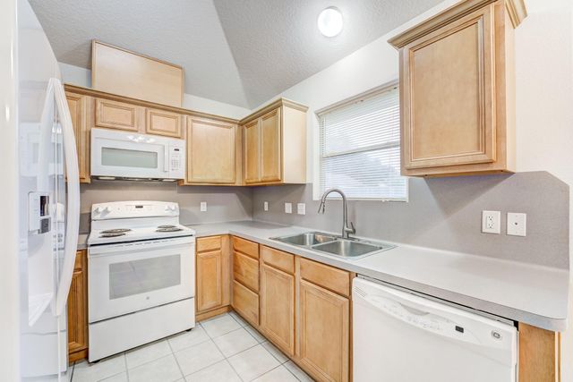 1140 Thomas Drive, Angleton, TX 77515