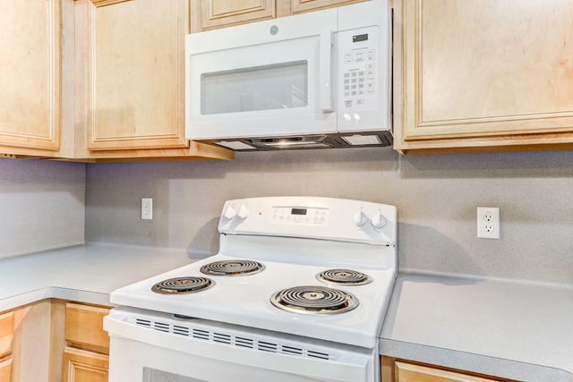 1140 Thomas Drive, Angleton, TX 77515