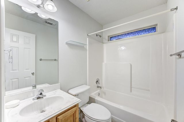 1140 Thomas Drive, Angleton, TX 77515