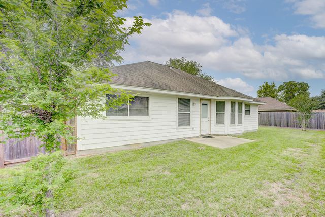 1140 Thomas Drive, Angleton, TX 77515