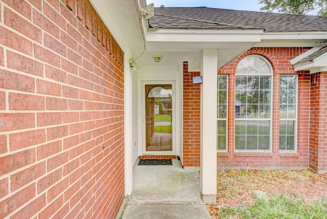 1140 Thomas Drive, Angleton, TX 77515