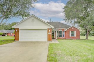 1140 Thomas Drive, Angleton, TX 77515