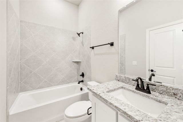 905 Denham Drive, Red Oak, TX 75154