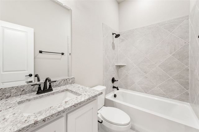 905 Denham Drive, Red Oak, TX 75154