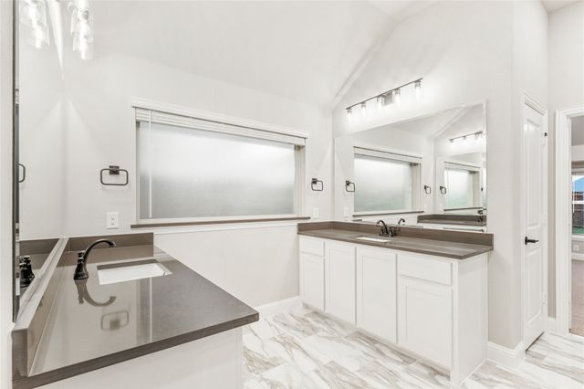 905 Denham Drive, Red Oak, TX 75154