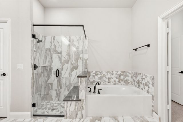 905 Denham Drive, Red Oak, TX 75154