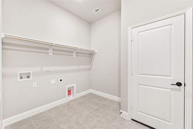 905 Denham Drive, Red Oak, TX 75154