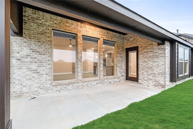 905 Denham Drive, Red Oak, TX 75154