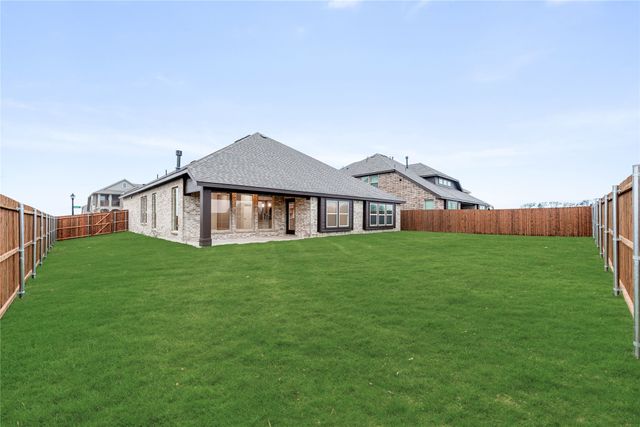 905 Denham Drive, Red Oak, TX 75154