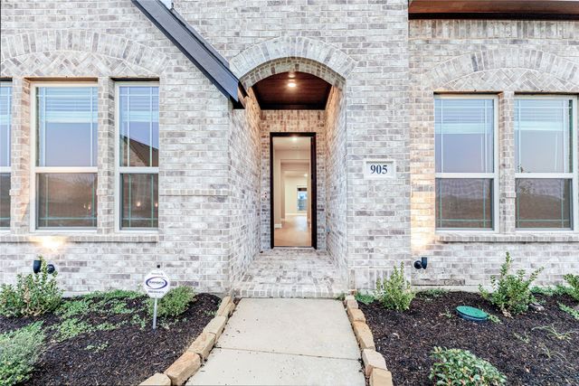 905 Denham Drive, Red Oak, TX 75154