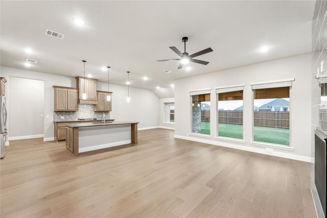 905 Denham Drive, Red Oak, TX 75154