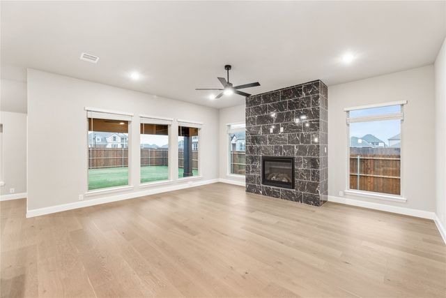 905 Denham Drive, Red Oak, TX 75154