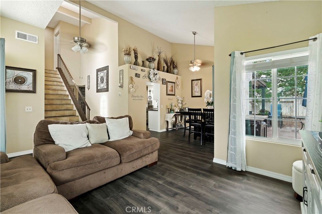 Image 11 of property listing at 37649 Citrus, Palmdale, CA 93550