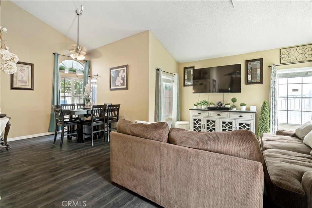 Image 13 of property listing at 37649 Citrus, Palmdale, CA 93550
