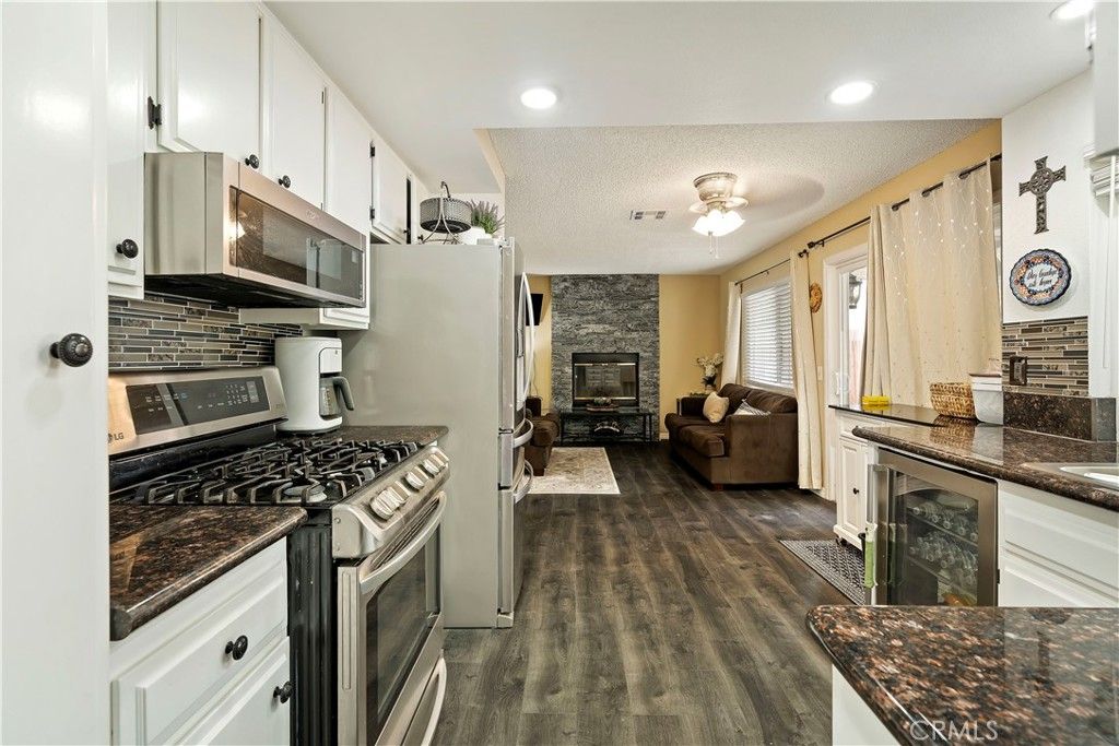 Image 14 of property listing at 37649 Citrus, Palmdale, CA 93550
