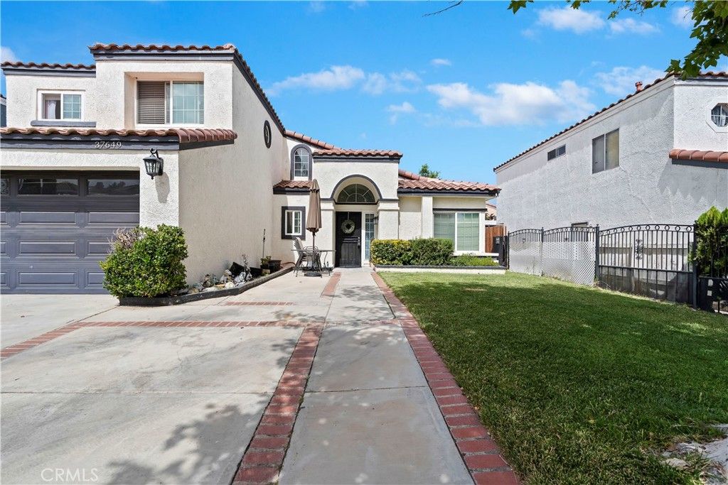 Image 2 of property listing at 37649 Citrus, Palmdale, CA 93550