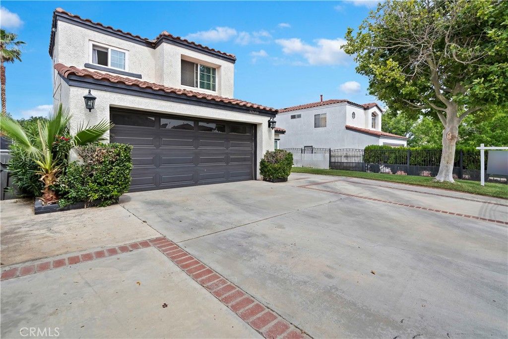 Image 4 of property listing at 37649 Citrus, Palmdale, CA 93550