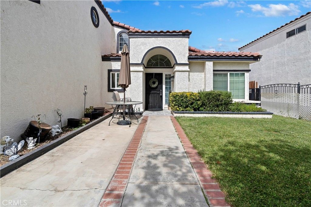 Image 7 of property listing at 37649 Citrus, Palmdale, CA 93550